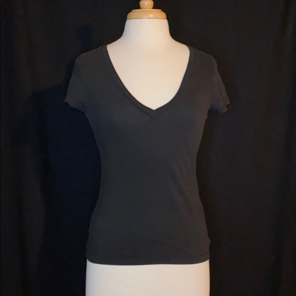 Black AE Favorite V-neck